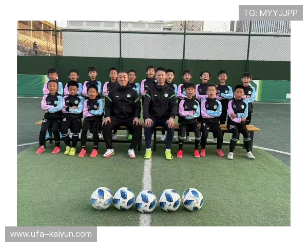 英超俱乐部推出社区足球计划，鼓励青少年参与职业梯队训练。